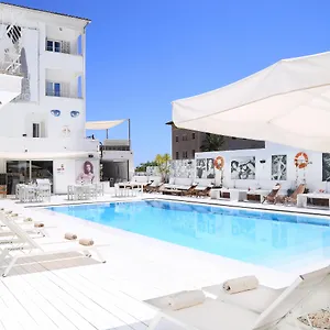 Hotel Zhero, Cas Català